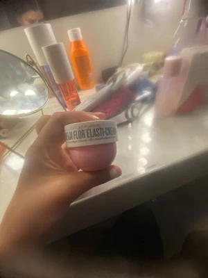 Sol de Janeiro bum bum cream  - En bum bum cream i doft av 68, mycket kvar i den sälj för 100kr