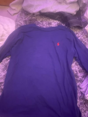 Blå långärmad tröja Polo Ralph Lauren - Mörkblå långärmad tröja från Polo Ralph Lauren