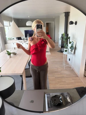 body - röd body från zara
