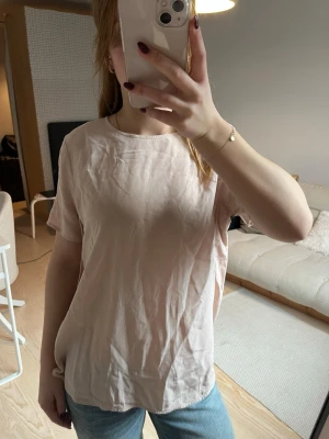 Babypink t-shirt i mjukt material - Ljus rosa t shirt i tunnt material. 😊