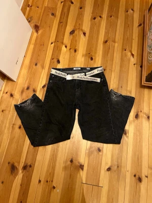 Loose fit jeans newyorker - Från new yorker 34/32. Bältet fås med