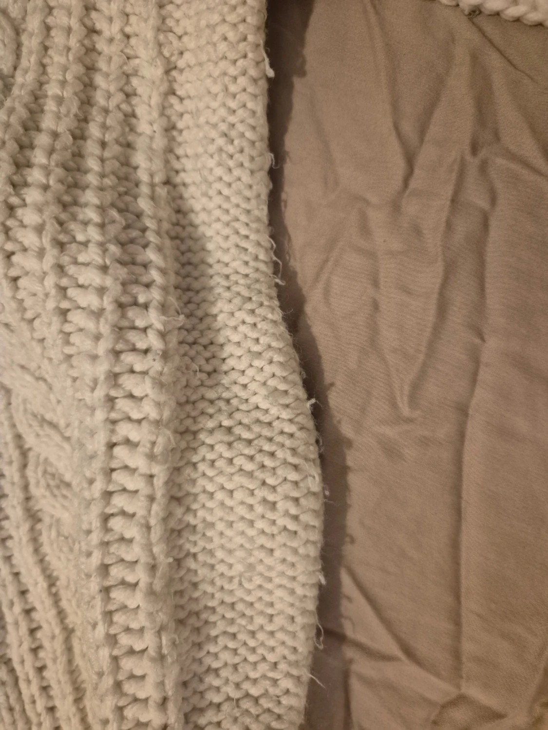 Krämvit kabelstickad kofta med fickor S - 6