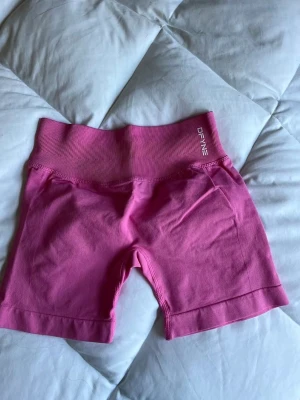 DFYNE impact  - Modell impact i 4.5. Färgen blossom. Köpte två par och XS var för små på mig därav säljer jag de här.