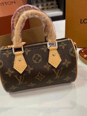 brun monogram handväska mini - obs ej äkta