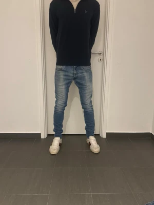 Replay jeans Anbass - Säljer nu dessa Replay Anbass jeans, skriv för fler bilder/frågor😊