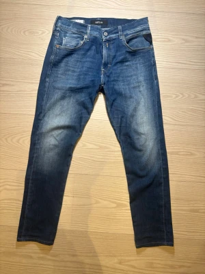 Replay jeans - Riktigt feta Replay Mickym Hyperflex | Skick: 9,5/10 | Nypris: 1899 kr | Storlek: W32 L32 | Inga defekter 🙌 | Hör av er vid minsta fundering 🙌🤝