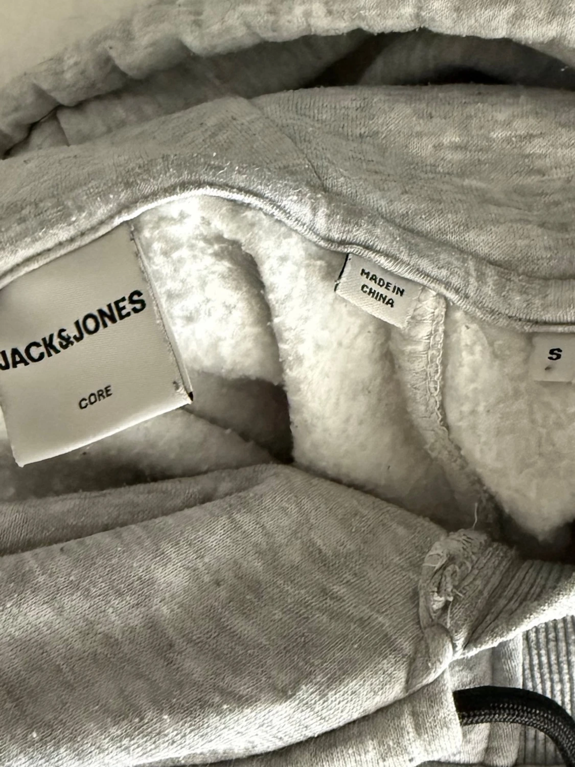 Grå hoodie från Jack & Jones - 1