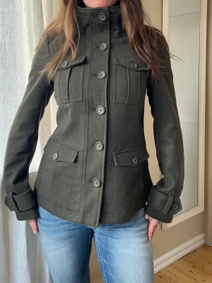 Grön jacka vår - Jättesnygg jacka nu till våren! 