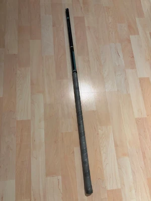 Oxdog ultralight - Innebandyskaft som är användt två gånger. Finns blad att köpa till men då kan priset öka. Men skaftet är i bra skick och har inga märken. Priset kan diskuteras!