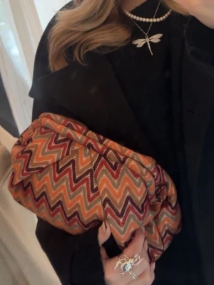 Handväska  - Säljer denna jätte fina väska ifrån Becksondergaard som tyvärr inte kommer till andvändning löngre, använt fåtal gånger! 😚💕  (Nypris 679 kr)