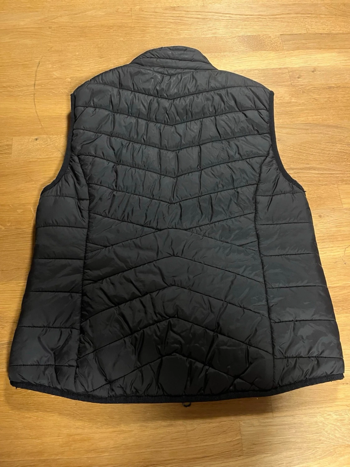 Svart dunväst från EST - 1