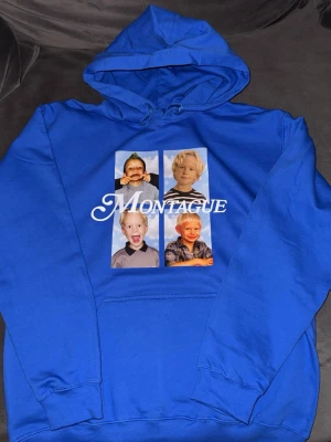 Hov1 - Montague hoodie i storlek S (köpt från en inofficiell hemsida). Tyvärr var den för stor för mig. Eftersom leveranstiden från hemsidan var väldigt lång väljer jag att försöka sälja den här istället för att lämna tillbaka den.