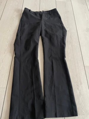 Kostymbyxor från bikbok - Snygga kostymbyxor från bikbok🥰 tyvärr försmå