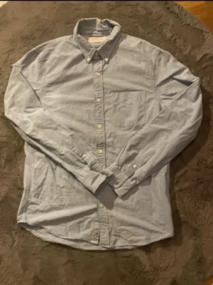 Denim & supply Ralph Lauren skjorta - en tvär fet skjorta med en minimalistisk look, helt perfekt till sommaren! Den är i helt okej skick. Fraktar inom 2 dagar.