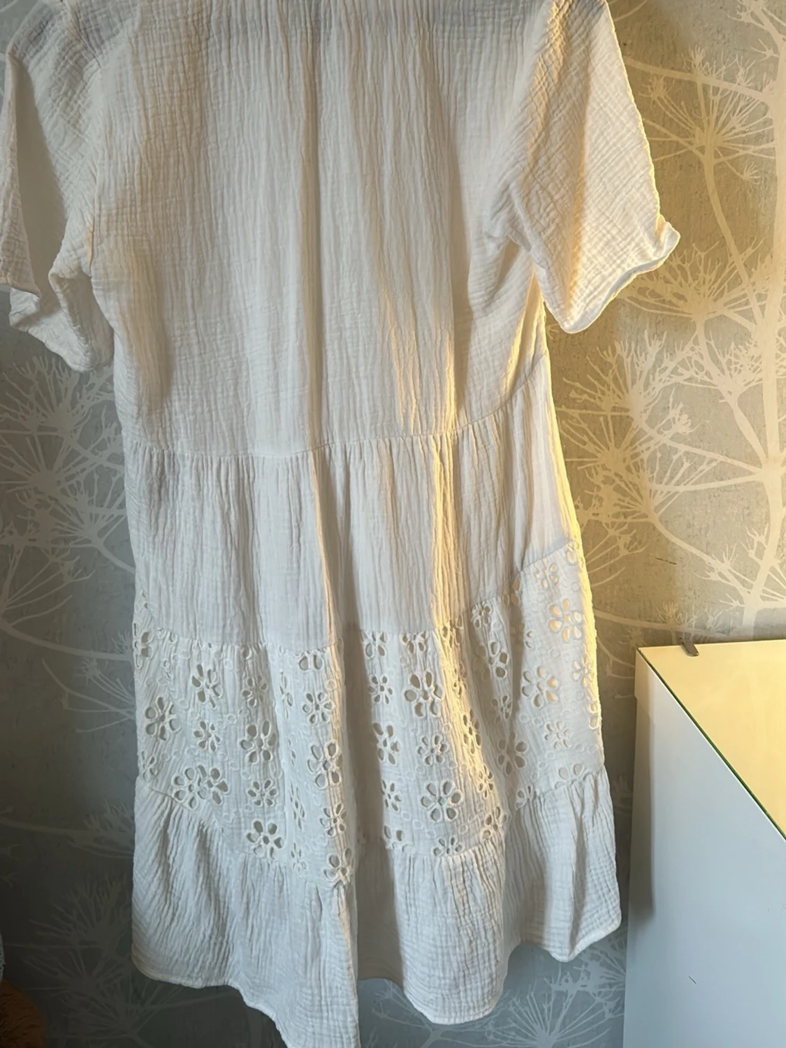 Studentklänning med broderade blommor - 1