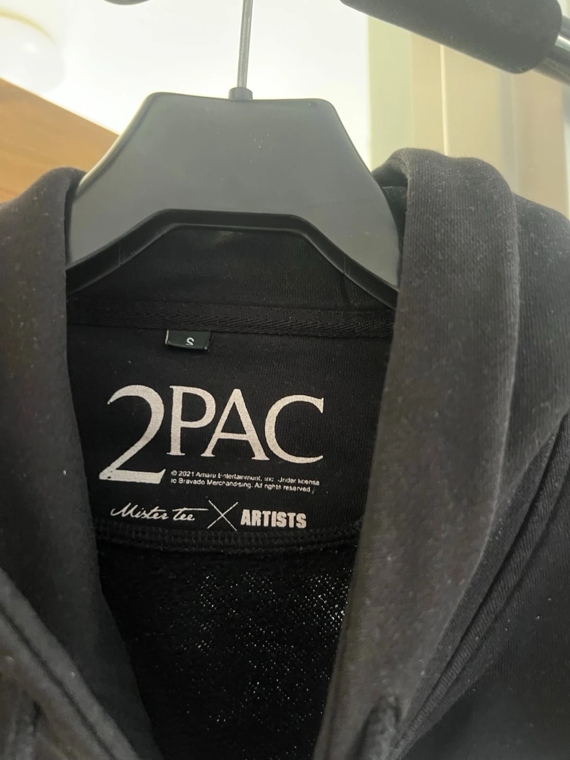Svart hoodie interaction Tupac-tryck - 2