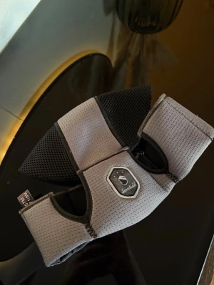 Samhield hjälmliner  - Liner till ridhjälm i storlek 57M från Samshield. I mycket fint skick, nytvättad.