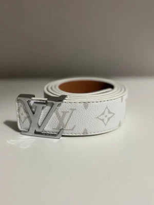 Lv bälte  - Helt ny, fraktas inom lång tid!!!