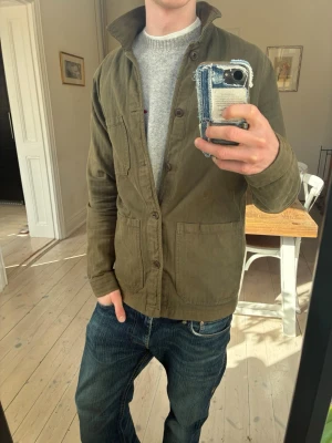 A Day’s March Overshirt - Riktigt najs Overshirt från A Day’s March i fint skick, smått solblekt på vissa ställen men tycker det bidrar till en ”Vintage” look ✌️ Skriv gärna vid fråga!