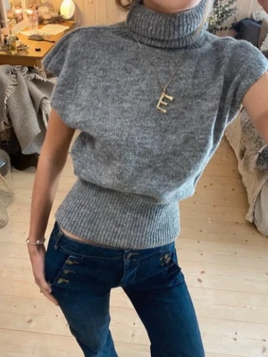 Stickad polo tröja - SÅÅ snygg