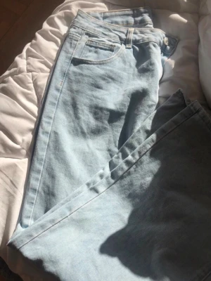 Baggy jeans - Från shein o storleken e 30 Skulle säga passar 40/42 tjejer🌸