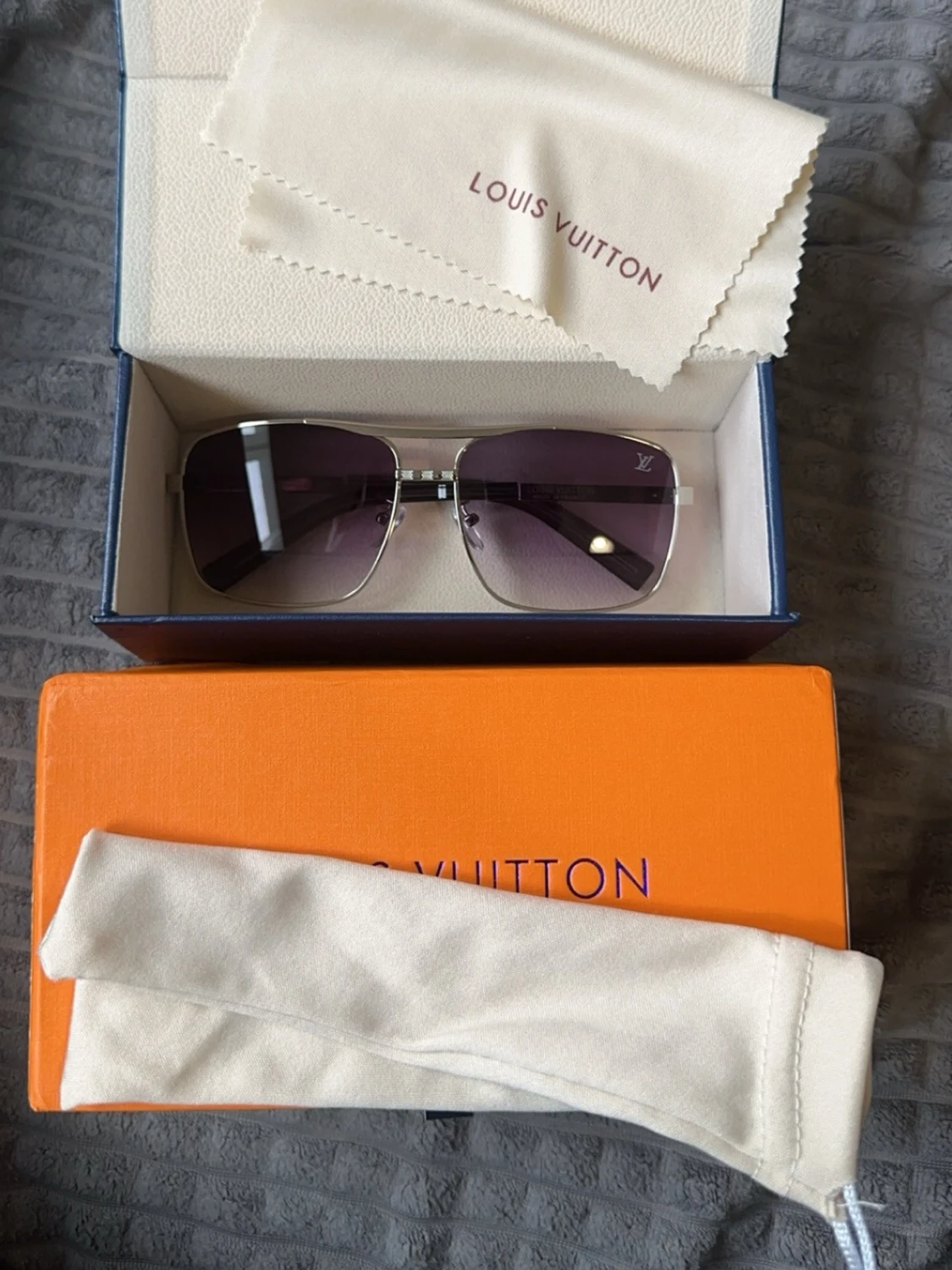 Louis Vuitton solglasögon silver