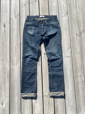  Acne jeans  - Säljer dessa Acne jeans dry med riktigt goa fades👖Storlek 29/34✅Längd: 105 cm, Benöppning: 18 cm.                  Klippte av storlekslappen då den började flagna bort.