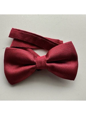 Helt ny mönstervävd fluga med silvertråd  - Stilren röd / mörkröd fluga med strukturvävd silvertråd och praktiskt justerbart band för bästa passform. Tidlös klassisk modell som passar till alla sammanhang. Oanvänd, ny i förpackning. 