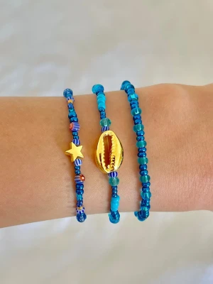 Pearl bracelets - ✨ 3 Handmade beaded bracelets ✨ Each bracelet is carefully handmade, making every piece unique. They are stretchy comfortable, and durable, designed to fit all wrist sizes perfectly. 💚  I offer bundle discounts if you buy multiple items. Check out my profile for more bracelet kits and designs available!  Perfect as a gift or to treat yourself 💫