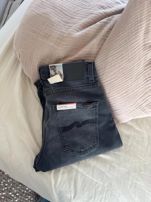 Nudie jeans grim Tim herrbyxor - Aldrig använda! W: 31 L:32 nypris 1600kr