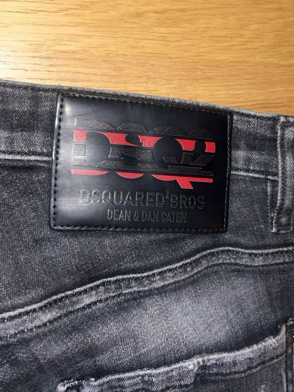D.squared.2 Svarta slitna jeans  - 2