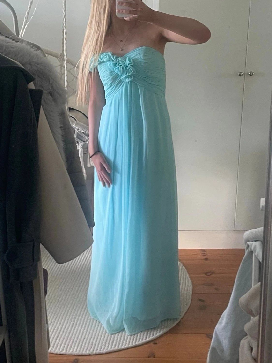 Ljusblå balklänning med oneshoulder - 2