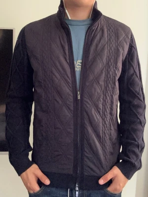 Massimo dutti cardigan - Cardigan från Massimo dutti. Storlek medium. Mycket bra skick