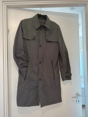 Tiger of Sweden trenchcoat  - Ej använd, i nytt skick. Bara lite skrynklig efter att ha varit i förrådet.