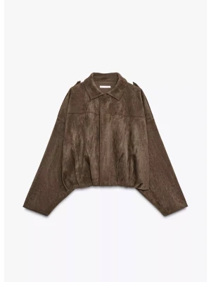 Trendig zara brun oversized mockajacka - Snygg trendig brun mockajacka med oversized passform, jackan är använd fåtal gånger.🔥 Storlek S (passar även XS men även M)❤️‍🔥Köptes i november från hemsidan, men endast använd få gånger på våren!💗Säljer pågrund av att jag inte finner tillräckligt med användning av jackan!! Kontakta gärna om du har några frågor❣️