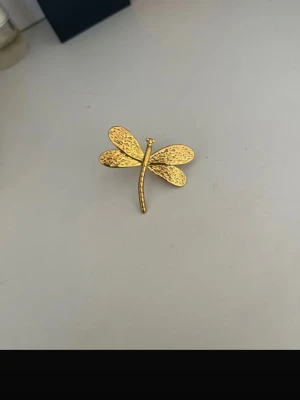 Guldig trollsländs ring  - Helt oanvänd! Pris kan diskuteras 