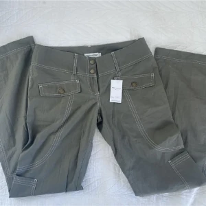 Cargopants - Assnygga lågmidjade cargopants köpta på Humana🌟