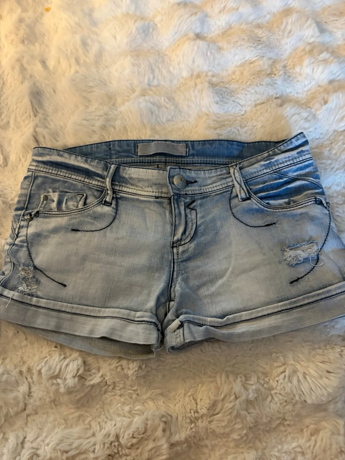 Ljusblå jeansshorts 