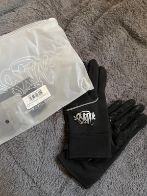 SYNA world black gloves - Brand new