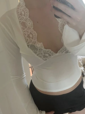 Vit spetstopp - Vit spetstopp i fint skick! Storlek XS-S 🤎