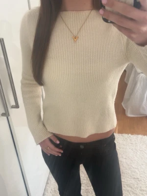Beige stickad tröja - Fin stickad tröja som passar till allt