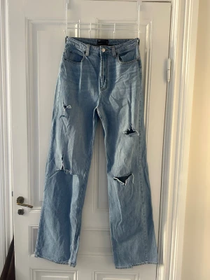 Slitna jeans - SÅÅ snygga slitna jeans, högmidjade, längd 38
