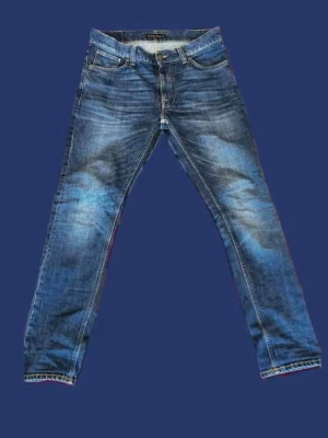 Nudie jeans raw denim faded - Säljer mina Nudie jeans i modellen Lean Dean storlek 31/32. De är väldigt sparsamt använda och har fått feta fades från materialet som är raw denim. Hör av dig vid minsta fundering! 😊