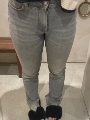 Gray Mid Waist Jeans - leg length 70cm and corresponds to size xs
