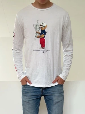Långärmad RL Polo Bear T-shirt - Långärmad Ralph Lauren Polo Bear T-shirt i M! Bra skick och hör gärna av er vid frågor elr funderingar!!