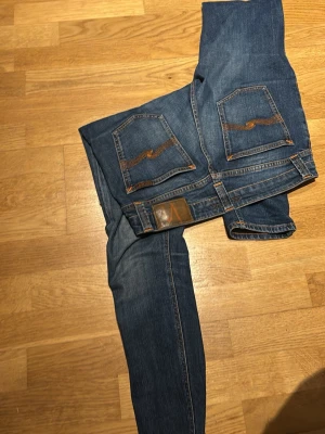  Nudie Jeans - Säljer ett par feta knappt använda nudie jeans som är st 29 34 men sitter som 29 31/32