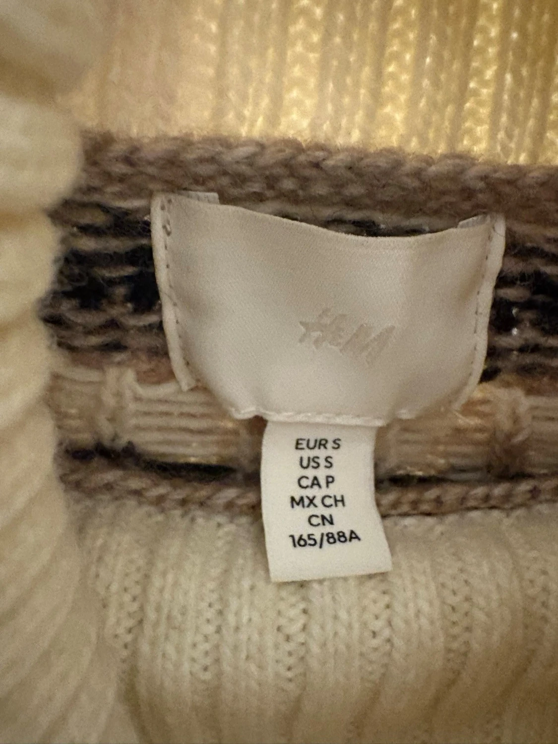 Beige mönstrad polotröja från H&M - 1
