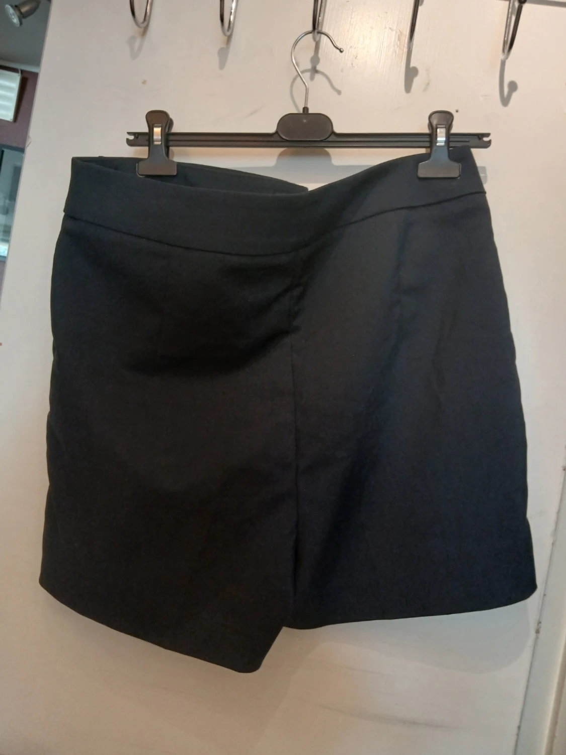Marinblå shorts  från H&M med knappar - 3