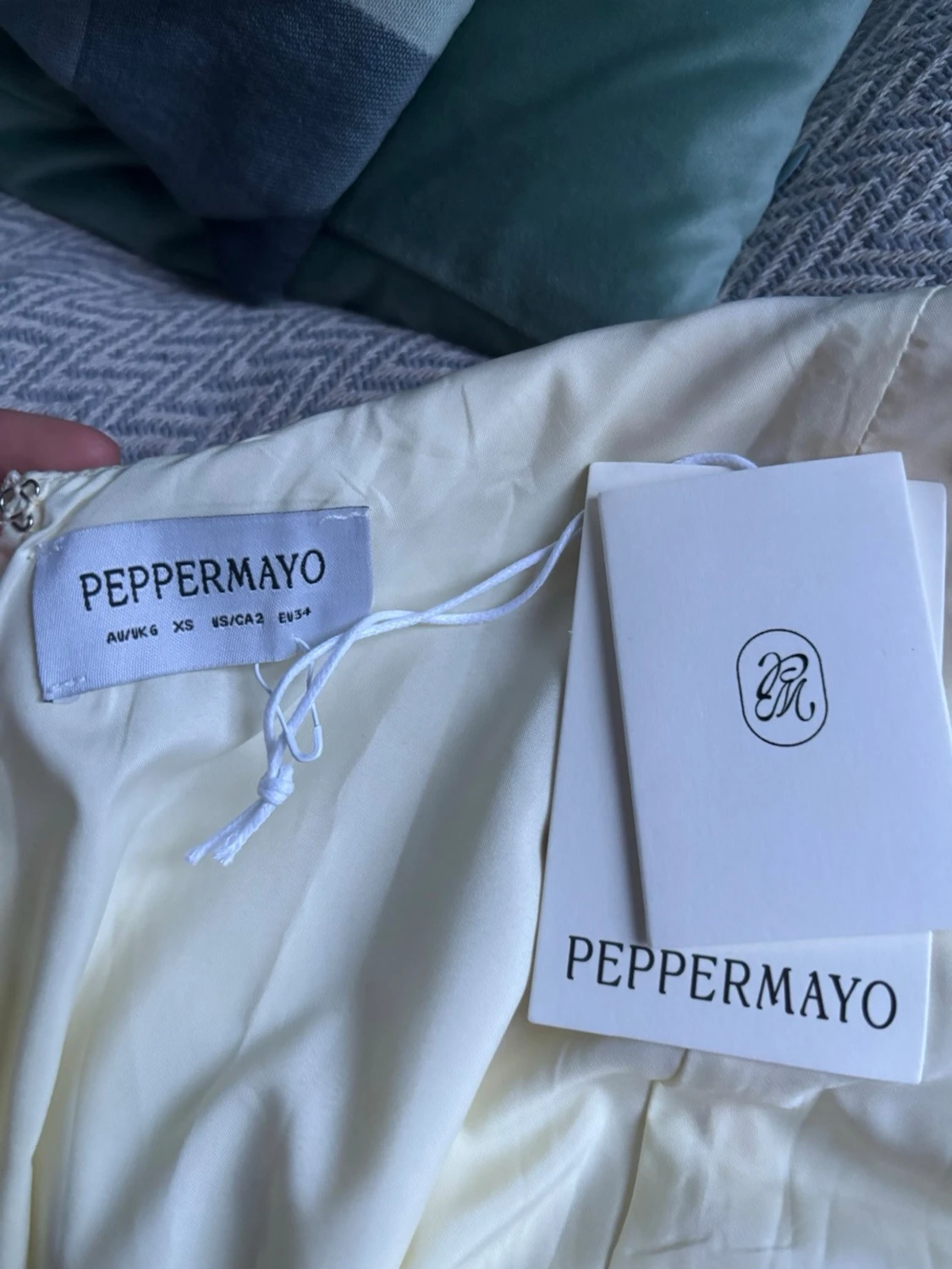 Ljusgul halterneck balklänning - 3