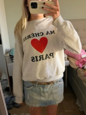 Grå sweatshirt  - Märke HM, storlek S. 
